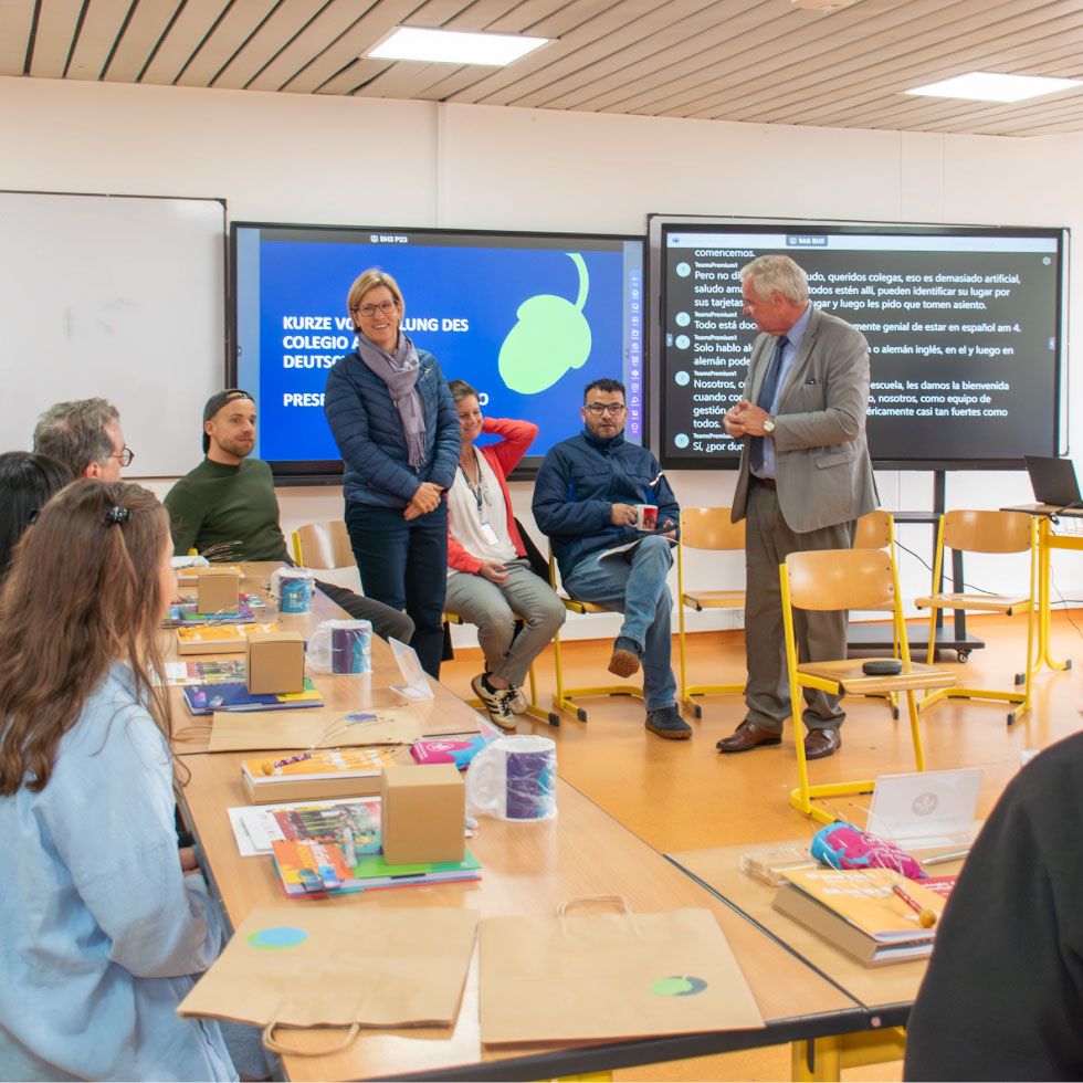 capacitación profesores somos comunidad unión de dos culturas cuidado mutuo trilingüe somos Andino Colegio Andino